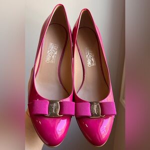 Salvatore Ferragamo Vera Bow Pump (sz 10)